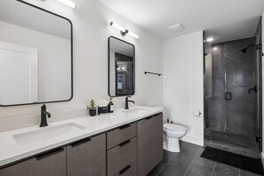 Shower, hair dryer, towels, shampoo