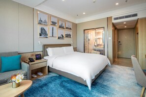 In-room safe, soundproofing, iron/ironing board, free WiFi - China Mayors Plaza Hotel (Guangzhou)