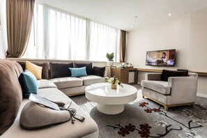 Suíte executiva, vista para a cidade | Área de estar