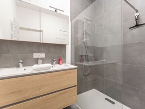 Towels - Parkville with parking & terrace by Interhome (Blankenberge)