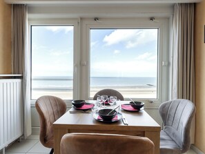 Dining - Les Algues with seaview by Interhome (Blankenberge)