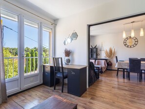 Dining - Marius Bondil by Interhome (Six Fours)