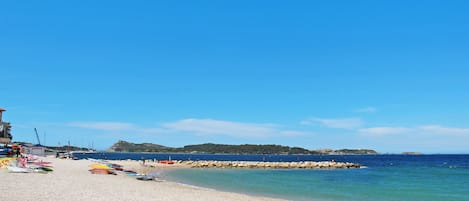 Una playa cerca