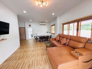 Living area - Villa Ao Nang Krabi with a free car (Krabi)