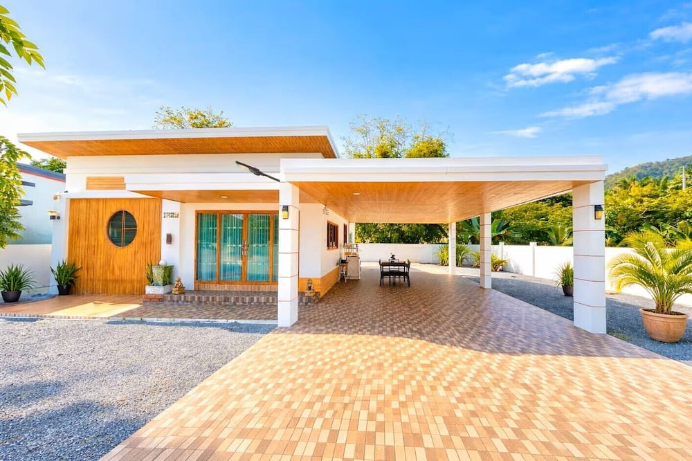 Villa Ao Nang Krabi with a free car