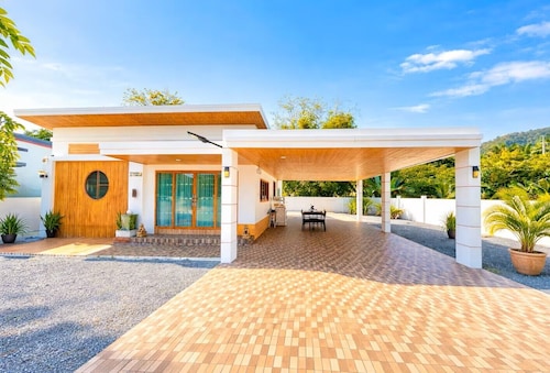 Villa Ao Nang Krabi with a free car