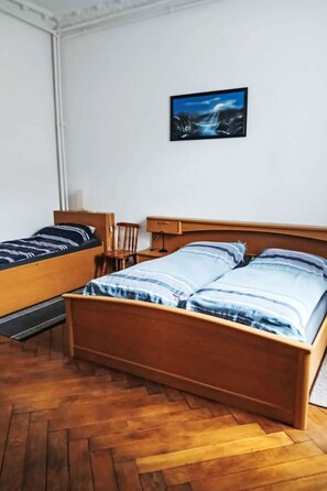 Luokittelematon kuva, 5 kautta 8, painike