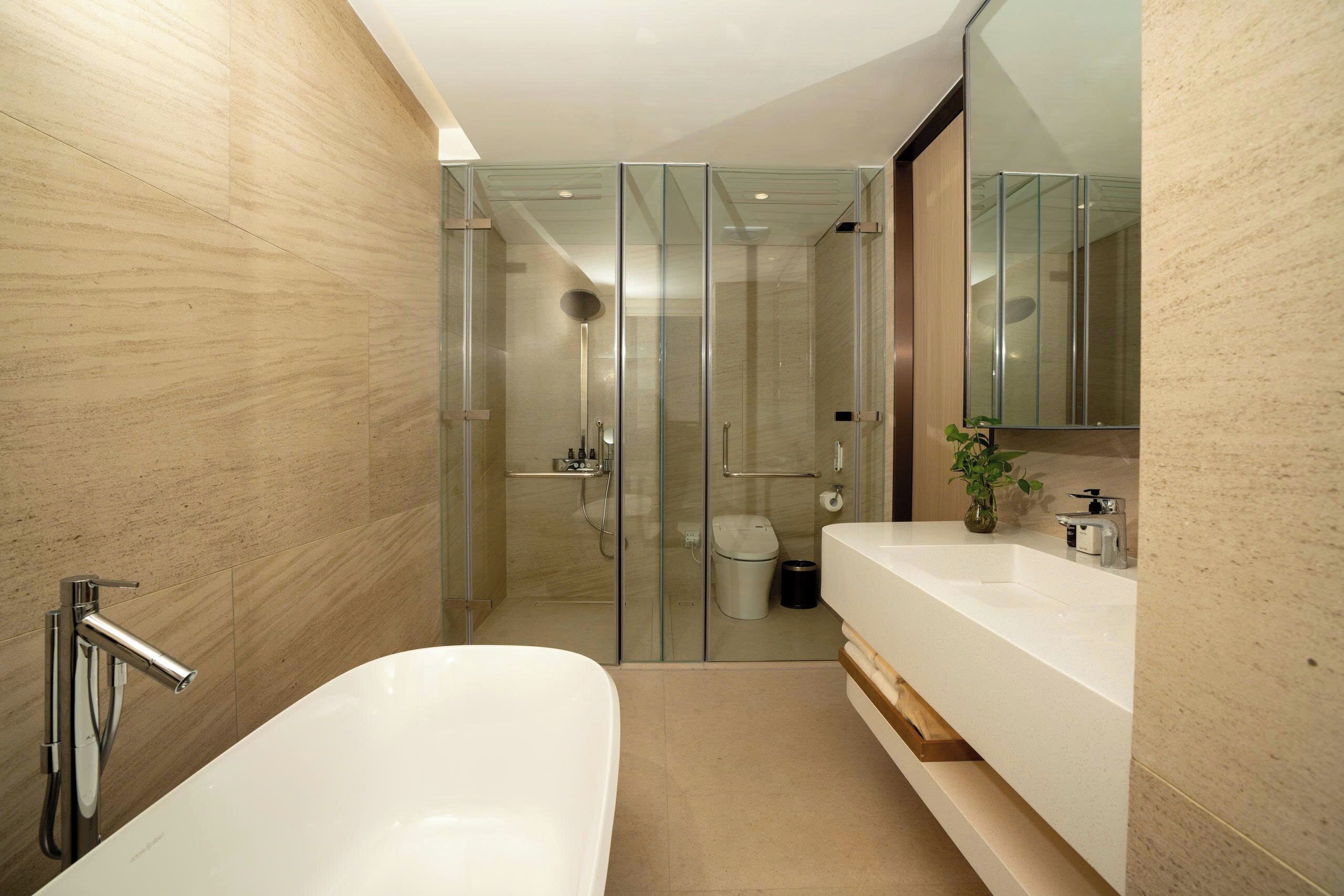 Executive Suite, Balcony, Garden View | Bathroom