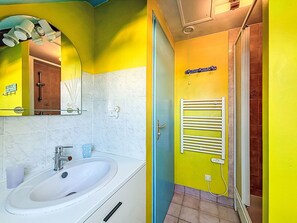 Bathroom - Maison Aristide Briand by Interhome (Le Bono)