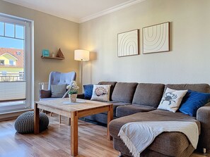 A living room with a sofa, a coffee table, a lamp, and artwork on the wall. - Zinnowitz Ambiente by Interhome (Zinnowitz)