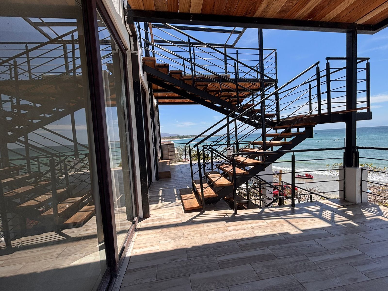 Apartamento conforto, sacada, vista para a praia | Parte interna