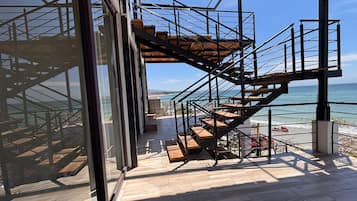 Apartamento conforto, sacada, vista para a praia | Parte interna