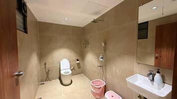 Deluxe Room, Resort View | Bathroom