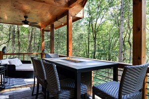 Outdoor dining - Modern King Suites Hot Tub Lake and Creek Access Between Ellijay & Blue Ridge (Ellijay)