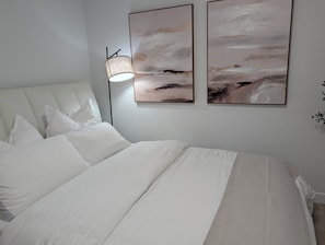 Room - An Exquisite One-Bedroom Guest Suite. (Regina)