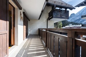 Property grounds - Two-bedroom apartment just 300 meters from the Sellaronda ski lifts. (Canazei)