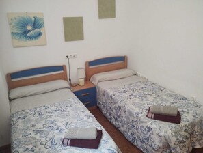2 室のベッドルーム、アイロン / アイロン台、WiFi、ベッドシーツ