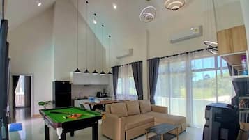 Villa - 4 soveværelser - ryger - privat pool | Opholdsområde
