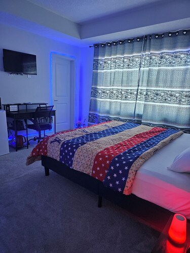 Room-private Master Bed & Bath #1 Cautle