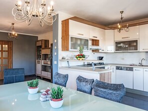 Fridge, microwave, oven, dishwasher - Holiday Home Meri by Interhome (Pridraga)