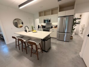 Private kitchen - Cozy private bedroom in 5bed-2bath apartment in amazing Austin with AC and gym (Austin)