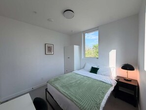 Room - Cozy private bedroom in 5bed-2bath apartment in amazing Austin with AC and gym (Austin)