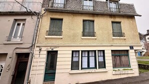 A two-story building with a ground-floor entrance, a balcony on the upper floor, and a sign indicating 'La Résidence.' - Le marcassin Le Mont Dore 8pers (Mont-Dore)