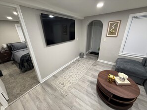 Room - Cozy Ann Arbor Guest House (Ypsilanti)