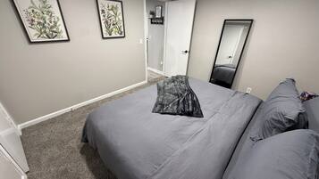 Iron/ironing board, WiFi, bed sheets