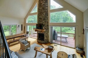 TV, offices - Lakefront A-Frame | Private Pool, Beach & Dock! (Bumpass)