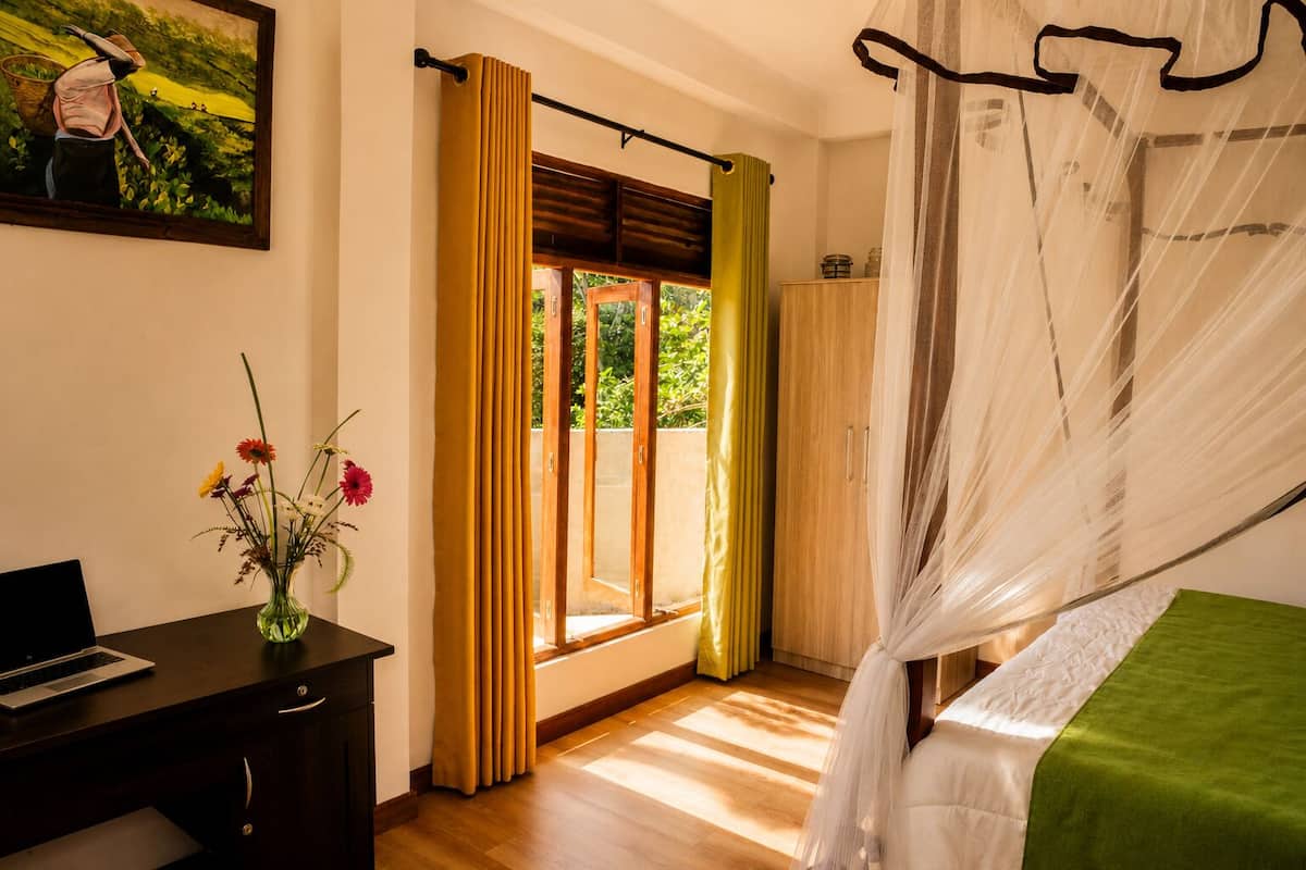 Villa Deluxe, vistas a la montaña | Escritorio y espacio para trabajar con un portátil