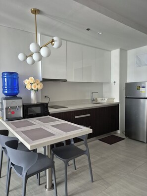 Microwave, stovetop, dishwasher