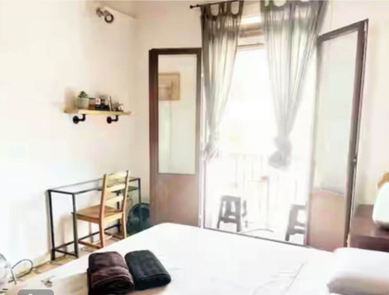 Iron/ironing board, WiFi, bed sheets