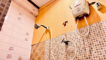 Standard Double Room | Bilik Mandi