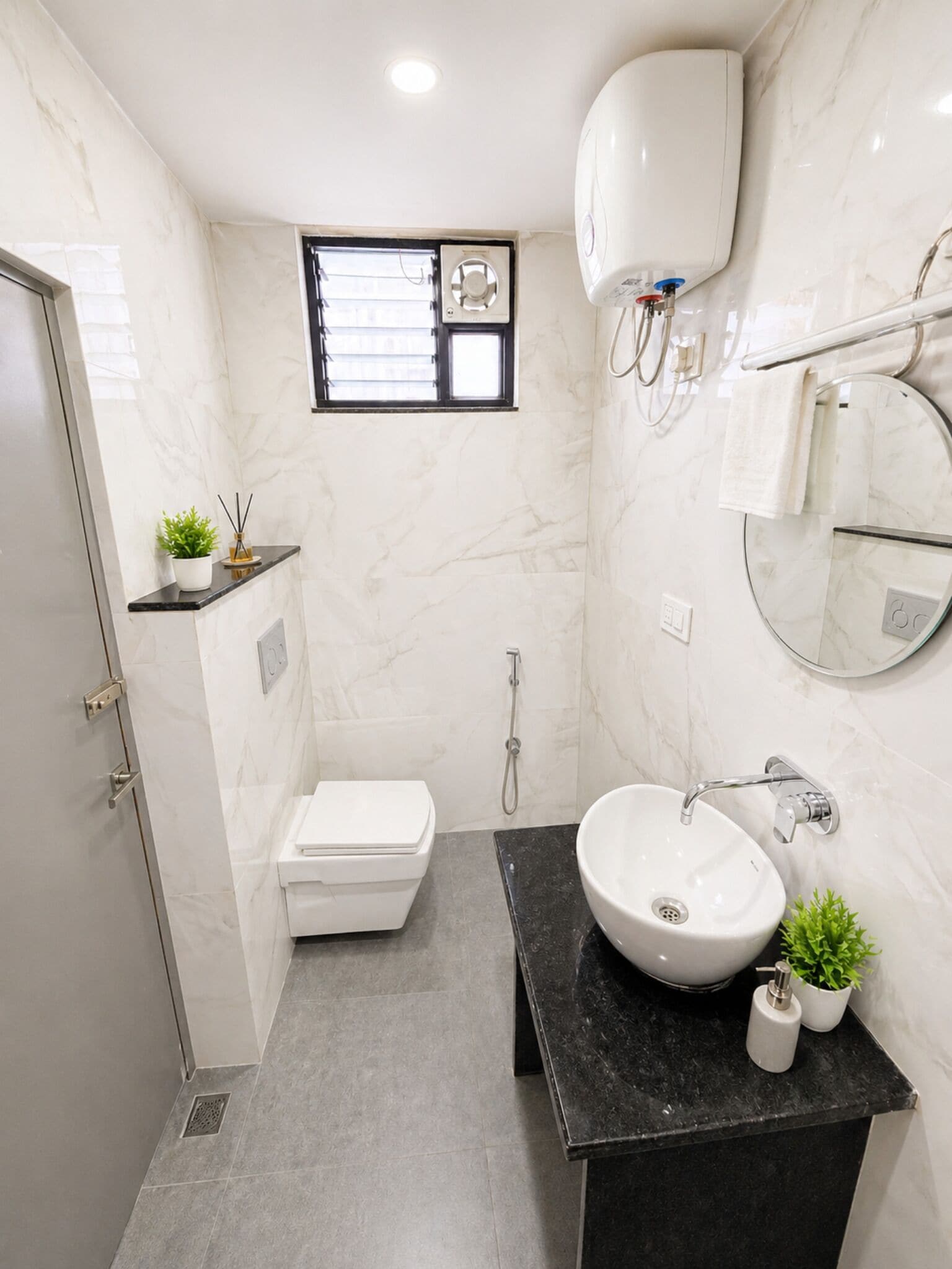 Deluxe Room | Bathroom | Free toiletries, hair dryer, towels, soap