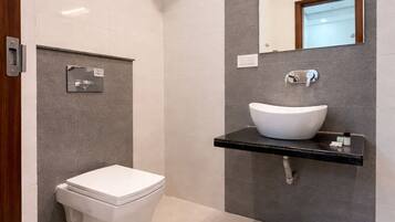 Deluxe Double Room | Bathroom