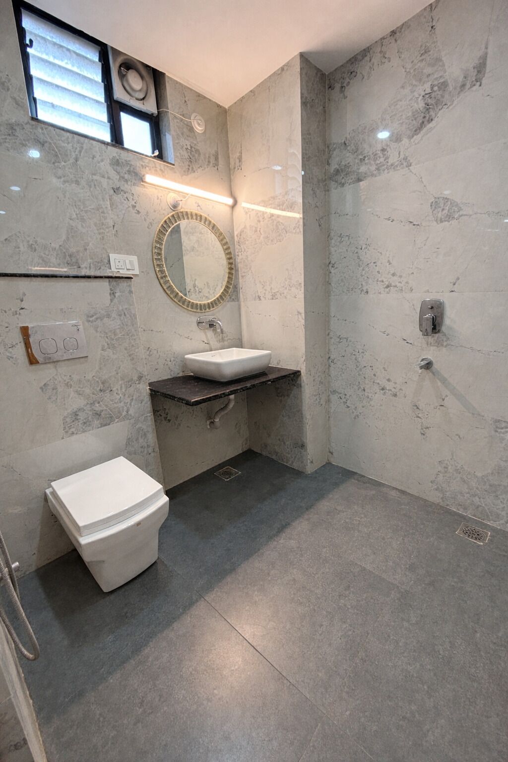 Family Room | Bathroom | Free toiletries, hair dryer, towels, soap