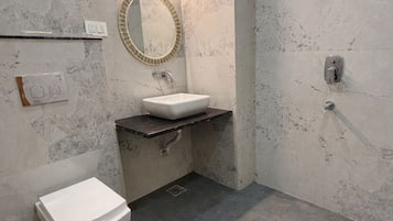 Family Room | Bathroom | Free toiletries, hair dryer, towels, soap