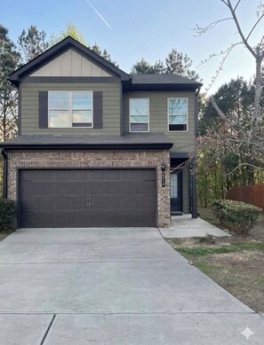 Exterior - Cozy Luxe Retreat with Warm Charm. WORLD CUP READY. 10 MINUTES FROM AIRPORT. (Union City)