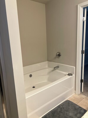 Bathroom - Cozy Ravenwood Retreat with Woodsy Views & Warm Charm (Union City)