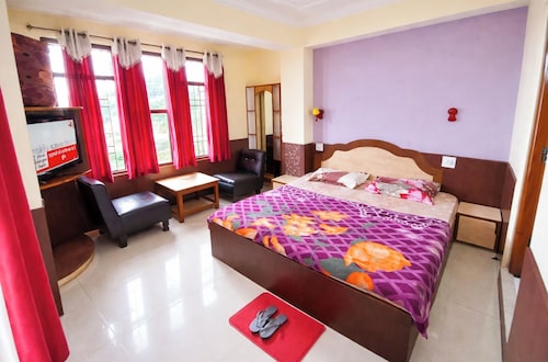 Hotel The Harbansh Near Mall Road 