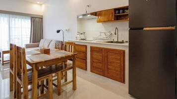 Leilighet, balkong, bassengutsikt | Innvendig