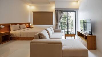 Leilighet, balkong, bassengutsikt