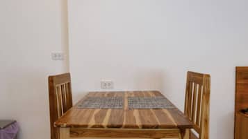 Appartement, balcon, vue piscine | Restauration