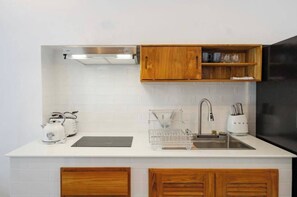 Apartamento, sacada, vista para a piscina | Cozinha privada