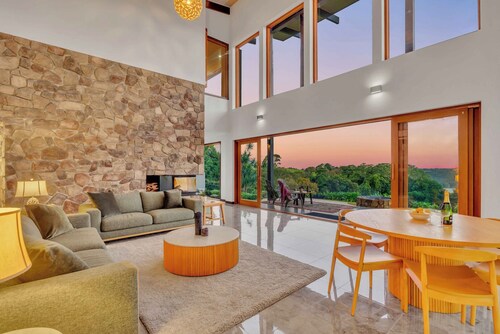 The Haven Montville 4-bedroom: air-con, secure garage, luxury panoramic views