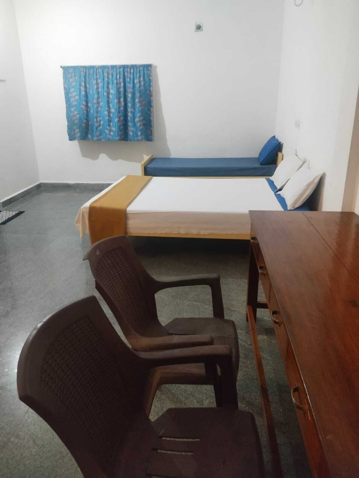 Eenvoudige kamer, 1 twee- of 2 eenpersoonsbedden