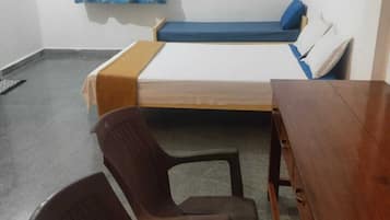 Eenvoudige kamer, 1 twee- of 2 eenpersoonsbedden