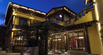 Shangri-La Moon Tibetan Boutique Hotel