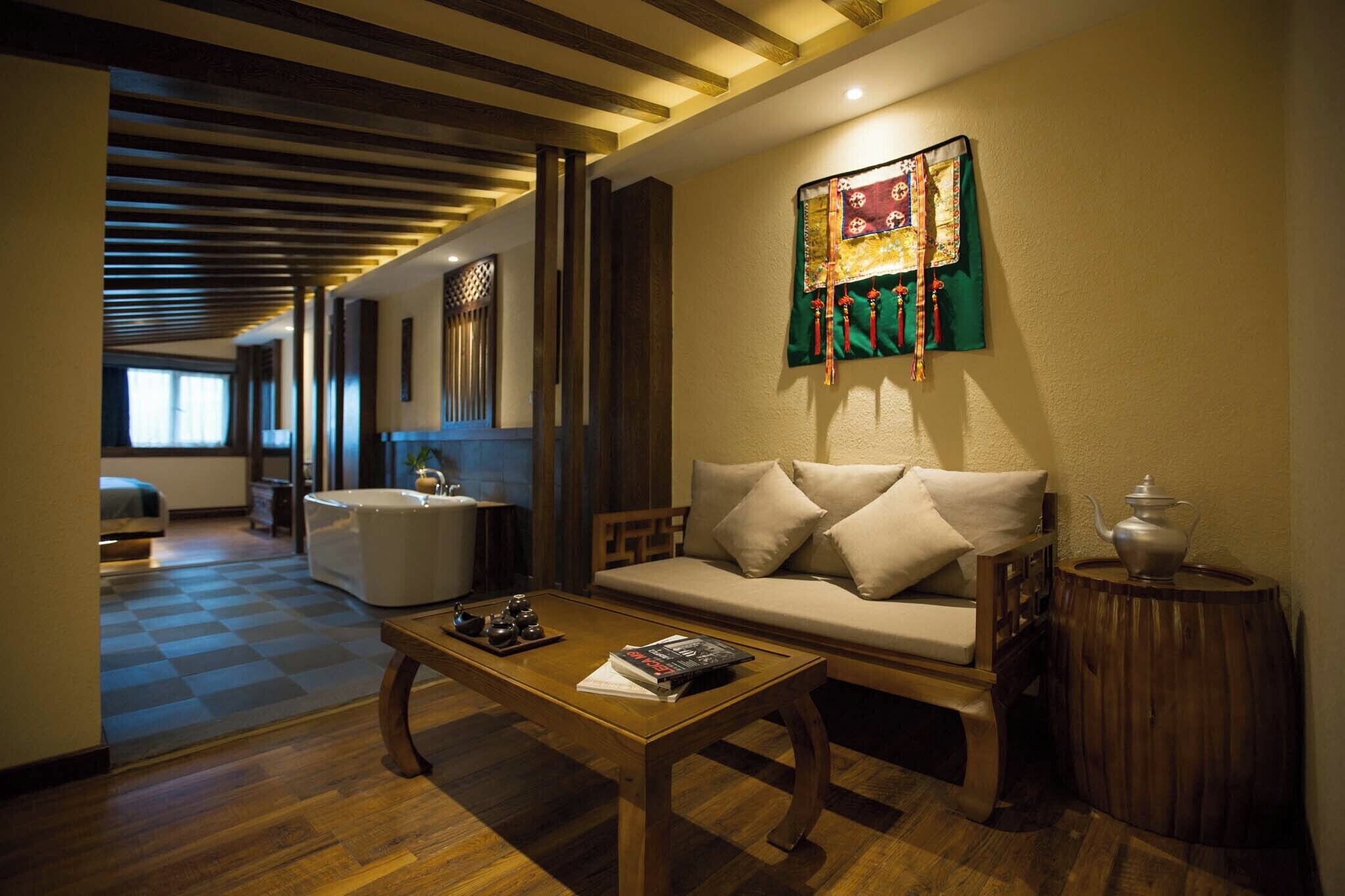 Luxury Suite, Park View | Living room